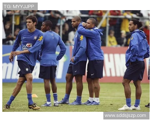 巴西足球黄金一代：塞尔吉尼奥、罗纳尔多与卡卡共铸辉煌历史